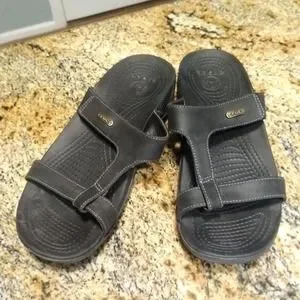 crocs ella comfort path flip